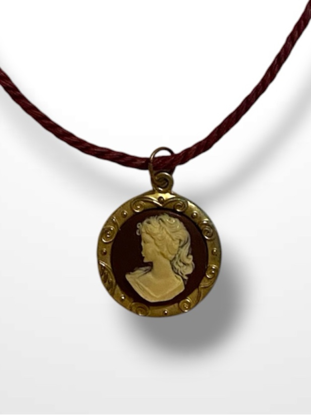 Upcycled - Wine & Cream Camafeo Pendant Choker